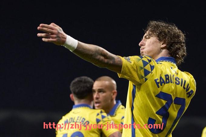 jiuyou九游娱乐-英超球衣中间的红色花图案代表什么？